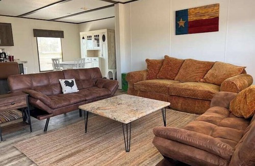 Center Point Casa | Live Oak Ranch House