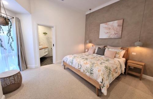 East Geelong Casa | Live - Play - Stay - East Geelong