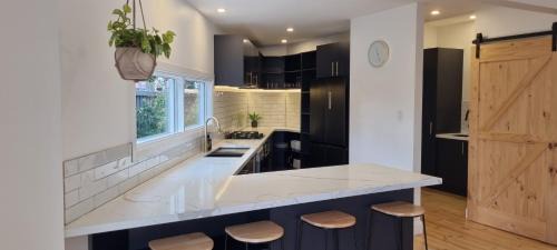 East Geelong Casa | Live - Play - Stay - East Geelong