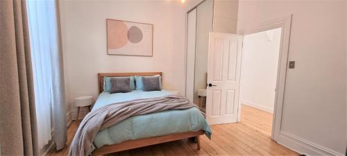 East Geelong Casa | Live - Play - Stay - East Geelong