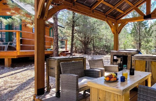 Orderville Cabina | Live Simply Cabin | Glamping at it's finest