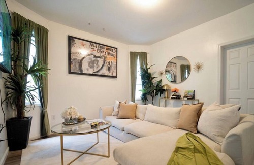 East Orange Apartamento | "Live the City Life in Style: Unforgettable Urban Retreat Awaits!