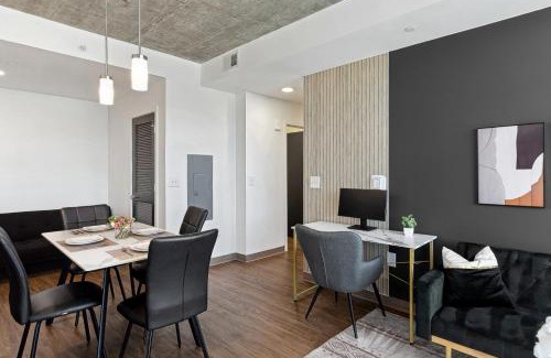 Five Points South Apartamento | Live the High Life Chic 2BR Apartment in BHM