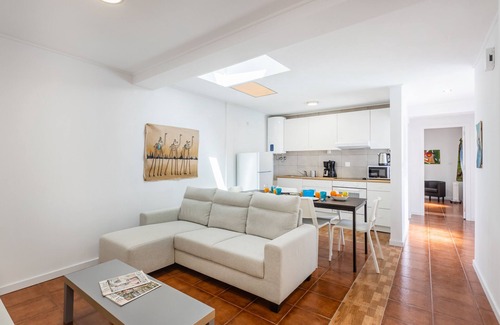 Madalena Apartamento | LIVE WELL ☀ Beach Guest Home with Pool
