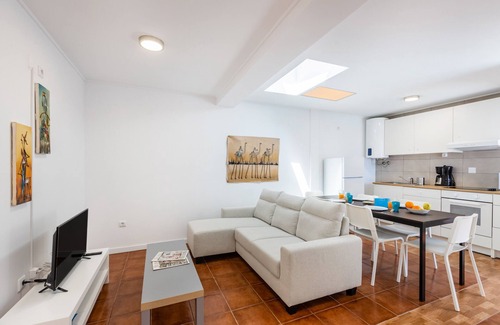 Madalena Apartamento | LIVE WELL ☀ Beach Guest Home with Pool