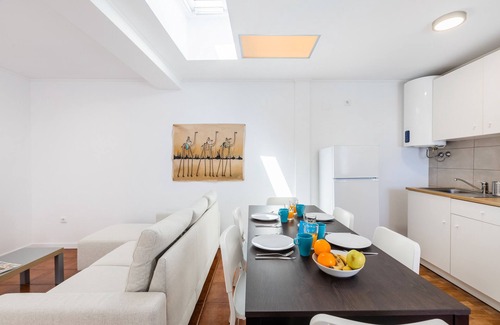 Madalena Apartamento | LIVE WELL ☀ Beach Guest Home with Pool