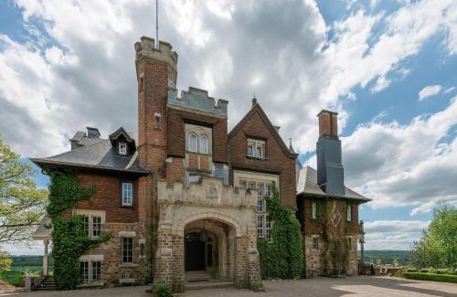 Sart-lez-Spa Casa | Live your dream at this castle in the city of Spa