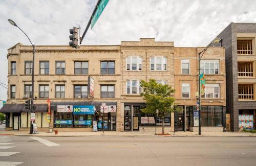 Avondale Apartamento | Lively 3BR Apt in Chicago - Milwaukee N3