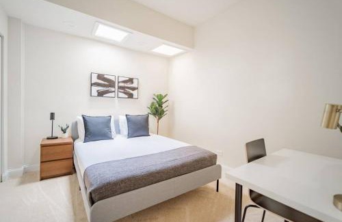 Avondale Apartamento | Lively 3BR Apt in Chicago - Milwaukee N3