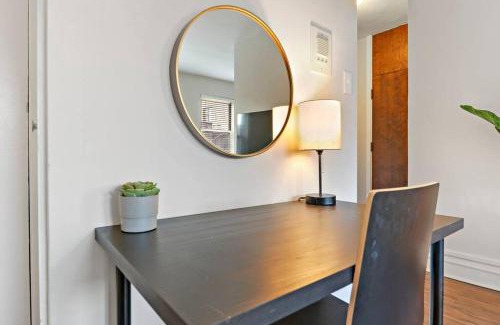 Hyde Park Apartamento | Lively & Fully Furnished 1BR Apartment - Kenwood 408