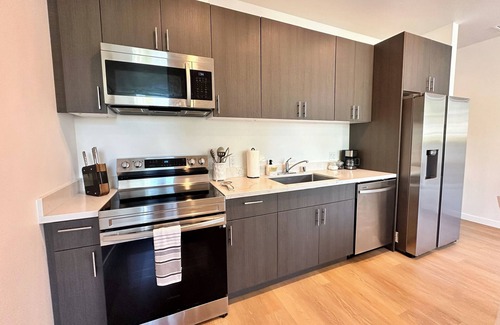 Point Loma Heights Apartamento | Lives like a hotel but with full kitchen, laundry, parking, patio, pet friendly
