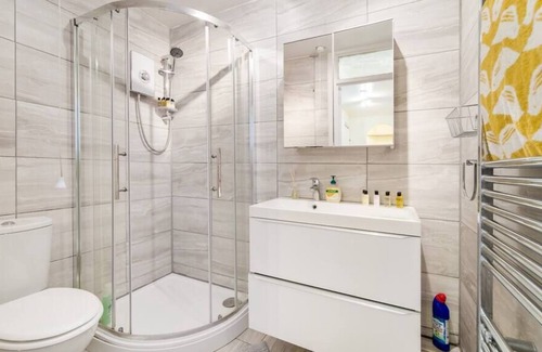 Luton Apartamento | Livestay 2 Bed Apt*FREE Parking*Long Stay Discount