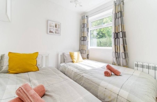Luton Apartamento | Livestay 2 Bed Apt*FREE Parking*Long Stay Discount