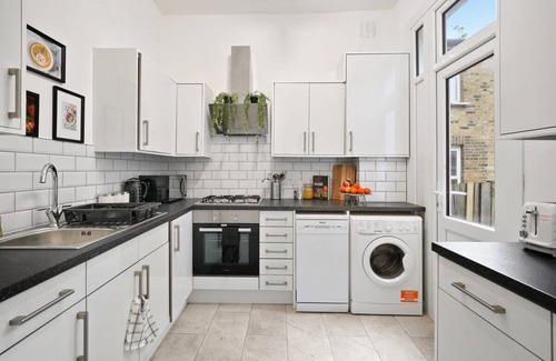 Harlesden Casa | Livestay Stylish Two Bed House with Private Garden