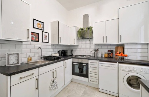 Harlesden Casa | Livestay Stylish Two Bed House with Private Garden