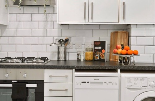 Harlesden Casa | Livestay Stylish Two Bed House with Private Garden