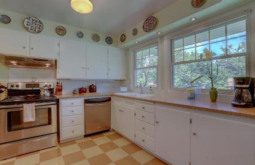 Hood River Casa | Living Color Cottage home