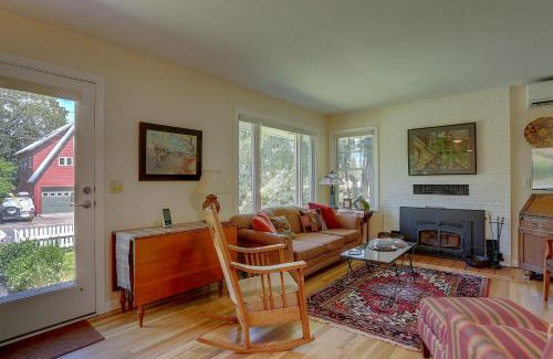 Hood River Casa | Living Color Cottage
