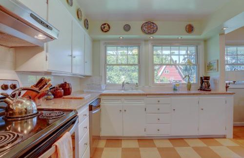 Hood River Casa | Living Color Cottage