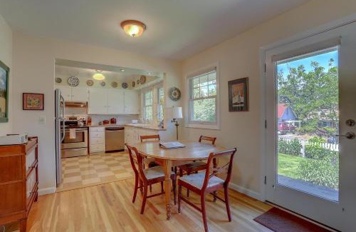 Hood River Casa | Living Color Cottage