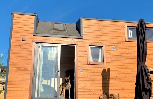 Estepona Chalet De Esquí | Living in a tiny house with horses and near the sea. 2 People