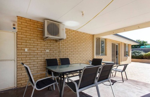Dianella Casa | Living on Lennard-Pet friendly, close to CBD