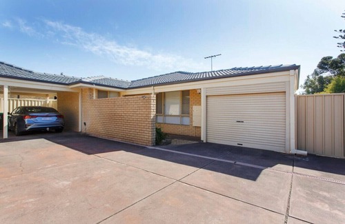 Dianella Casa | Living on Lennard-Pet friendly, close to CBD