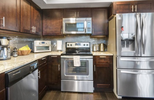 Raynolds Addition Condominio | Living the Dream Penthouse - Best Views in ABQ