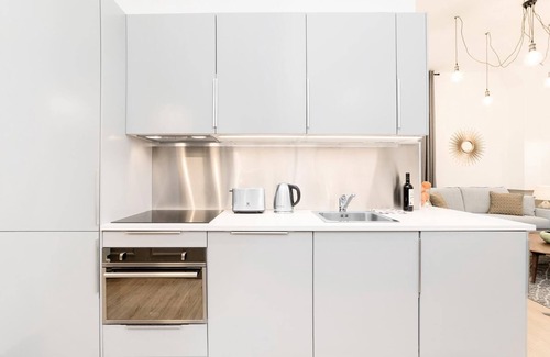 Saint-Vincent-de-Paul Apartamento | LivinParis | Luxury 4 Bedrooms Montmartre