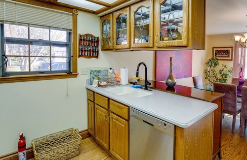 Livonia Casa | Livonia Vacation Rental ~ 23 Mi to Detroit!