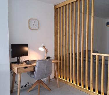 Center Apartamento | LIVORA Altstadt Wilhelmshaven - Stilvoll - Zentrumsnah - TV-Streaming - Balkon - Nordsee - Badewanne