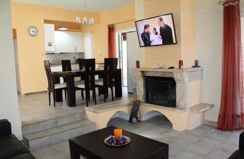 Kavos Villa | Charming 2-bedroom villa with WiFi, AC in tranquil near Kavos, Lefkimmi