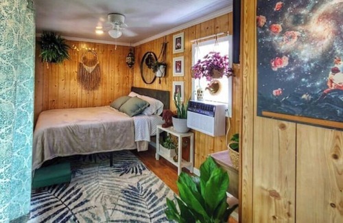 Willard Otro | Lizzy Lou's Flower House - The Rose