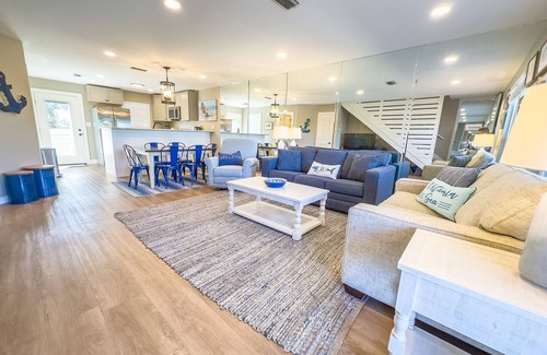 Sunnyside Condominio | L👀K! NEW VRBO! Beach & Lake; Boat Ramp; Lake Powell! Rent both sides, sleeps 18