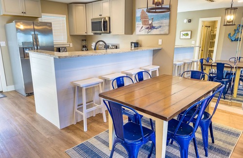 Sunnyside Condominio | L👀K! NEW VRBO! Beach & Lake; Boat Ramp; Lake Powell! Rent both sides, sleeps 18