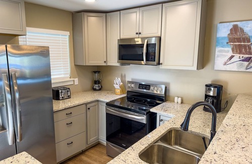 Sunnyside Condominio | L👀K! NEW VRBO! Beach & Lake; Boat Ramp; Lake Powell! Rent both sides, sleeps 18
