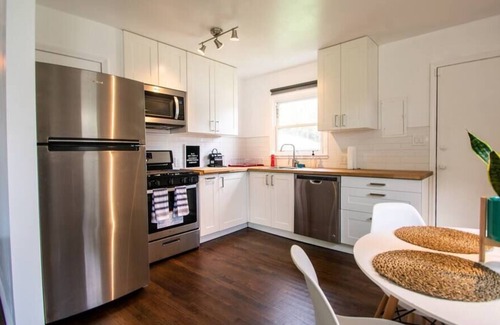 Hazel Park Casa | Llamaste in Hazel Park w/ Fenced Backyard for Pets