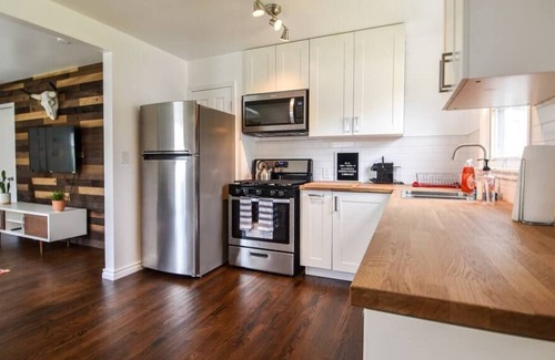 Hazel Park Casa | Llamaste in Hazel Park w/ Fenced Backyard for Pets