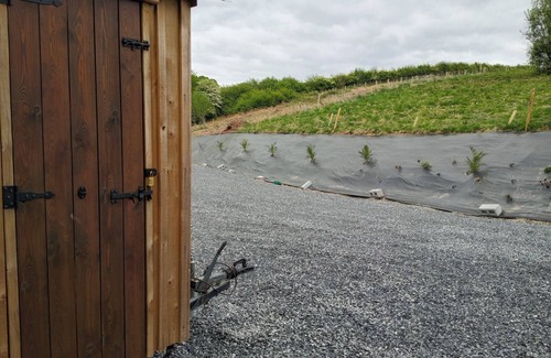 Llandovery Cabina | Llandovery - Cabin - Sleeps 2 - Parking - Garden