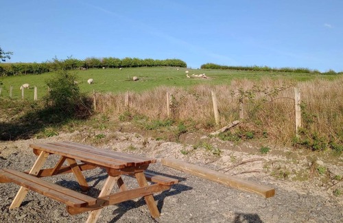 Llandovery Cabina | Llandovery - Cabin - Sleeps 2 - Parking - Garden