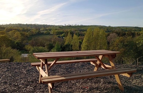 Llandovery Cabina | Llandovery - Cabin - Sleeps 2 - Parking - Garden