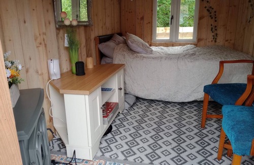 Llandovery Cabina | Tranquil Lodge Retreat in Llandovery