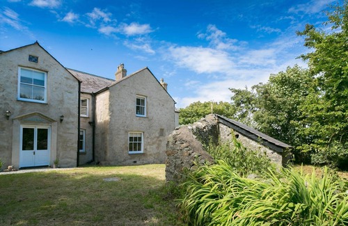 Ty Croes Cabaña | Llangwyfan Isaf - a coastal that sleeps 8 guests in 5 bedrooms