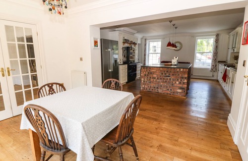 Amlwch Casa | LLECHOG, family friendly, with open fire in Cemaes Bay