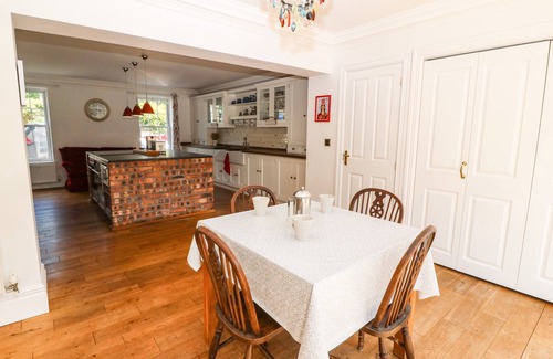 Amlwch Casa | LLECHOG, family friendly, with open fire in Cemaes Bay