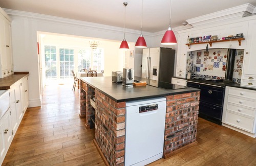 Amlwch Casa | LLECHOG, family friendly, with open fire in Cemaes Bay