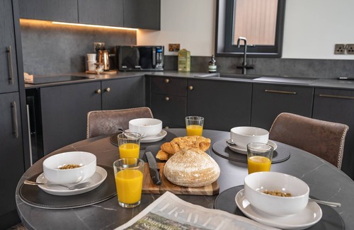 Llangefni Cabaña | Lligwy Lodge - sleeps 4 guests in 1 bedroom