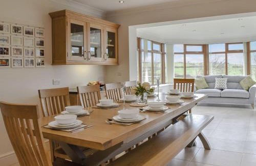 Cemaes Bay Casa | Llwyn Ysgaw