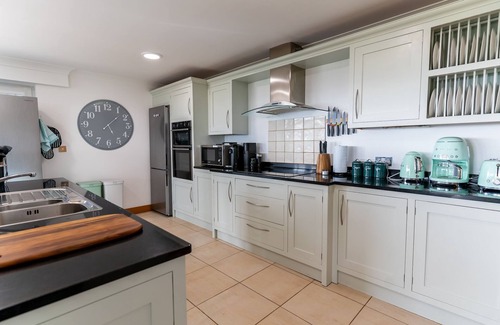 Llanfaelog Cabaña | Llynfor - sleeps 10 guests in 5 bedrooms