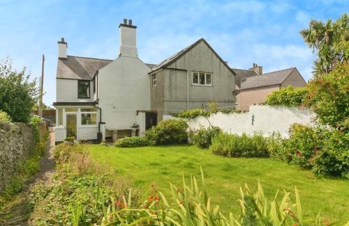 Amlwch Casa | Llys Owain comfortable Cottage Pass the Keys